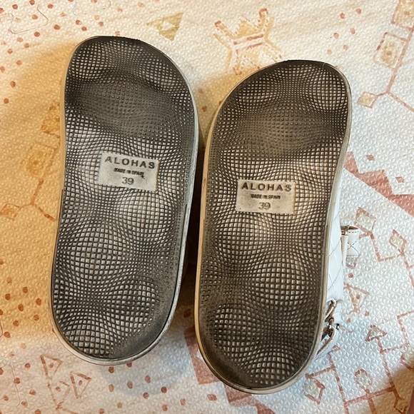 Aloha’s white quilted dad sandal - Picture 3 of 4